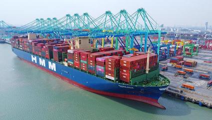 我國進出口規模首破20萬億元 傳統貿易結構優化，